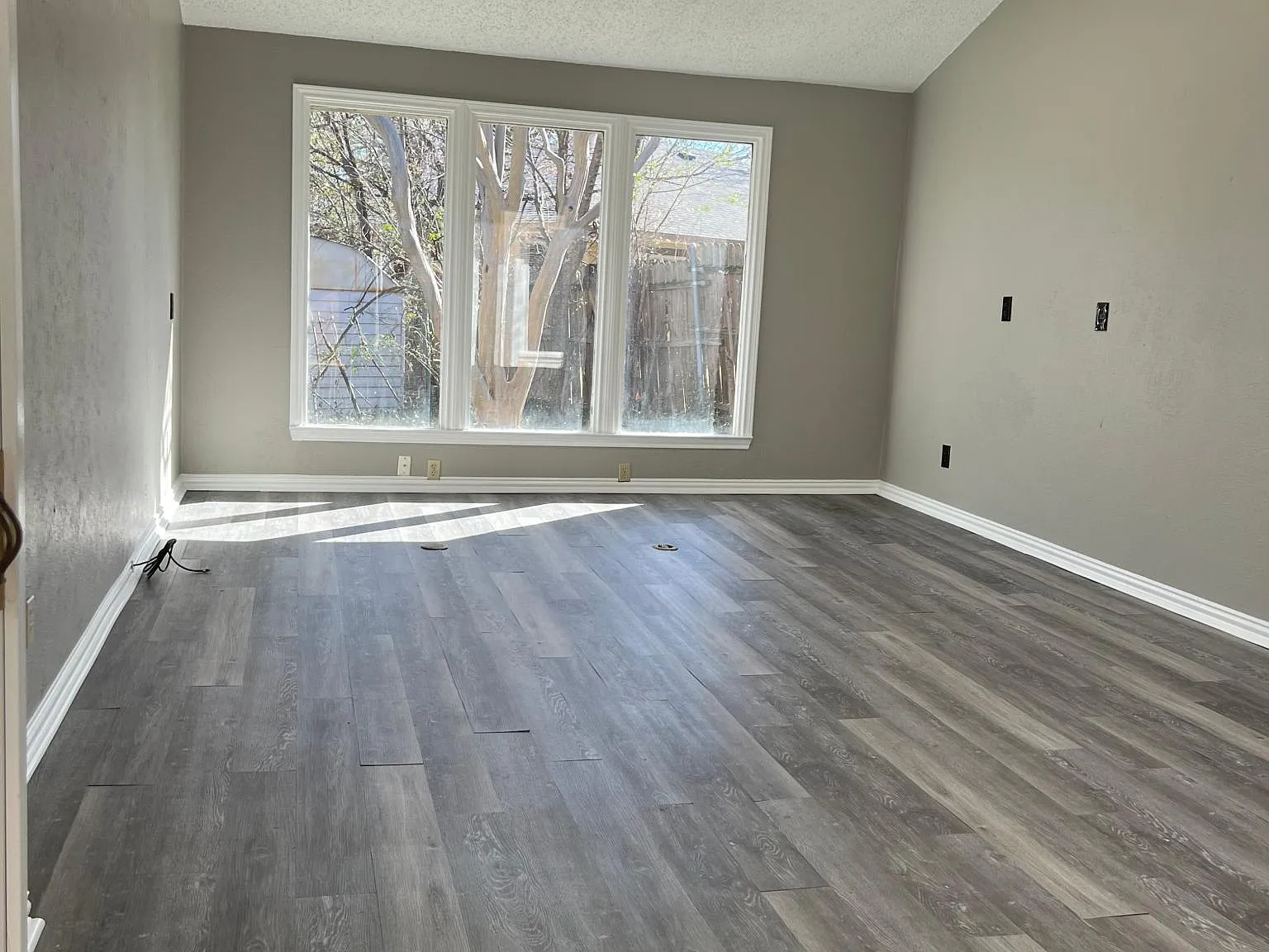 4 bed, 2349 sqft, $2,500 — Photo 3
