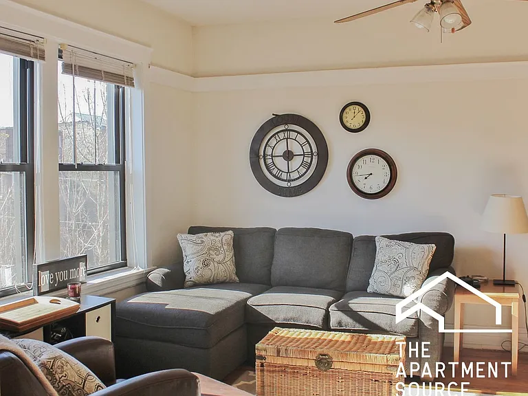 2606 W Gunnison St #3 — Photo 2
