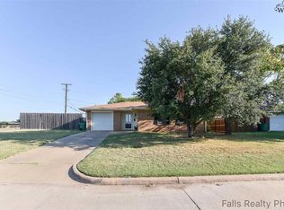 716 W Louisa Ave, Iowa Park, TX 76367