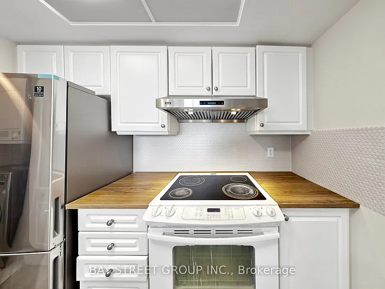 1001 Cedarglen Gate #Penthouse 720 — Photo 18