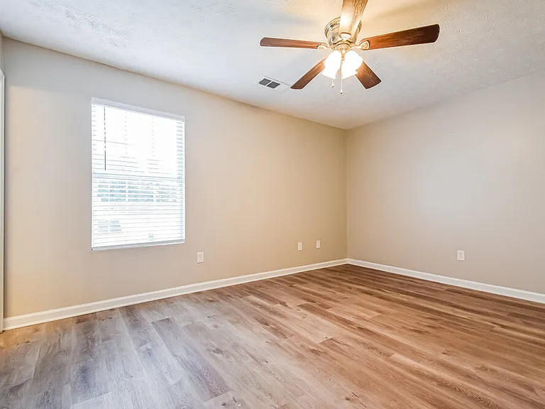 6149 Raleigh Oaks Ct — Photo 10