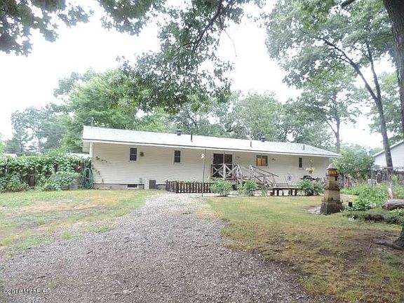 2nd image of 1832 N Sheridan Dr