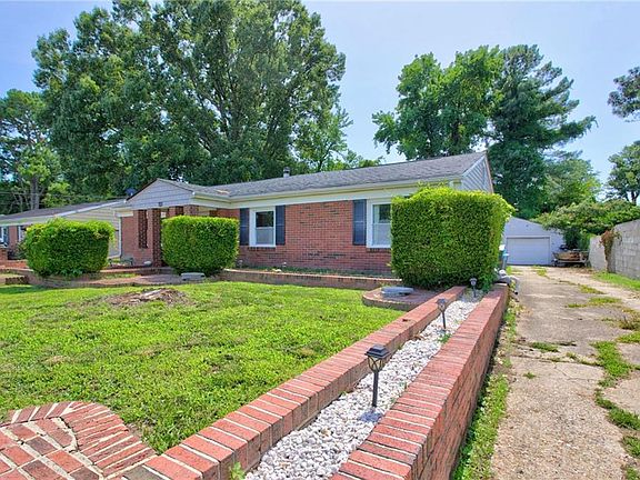 3rd image of 713 Pelham Dr
