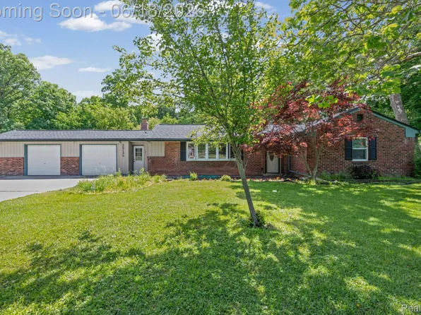 28134 Wildwood Trl, Farmington Hills, MI 48336