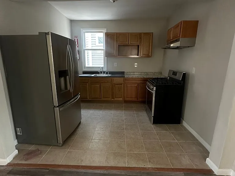 186 N 17th St #2 — Photo 1