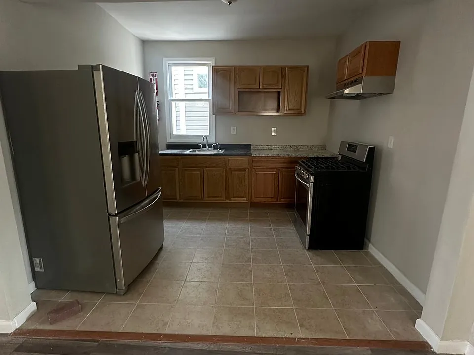 186 N 17th St #2