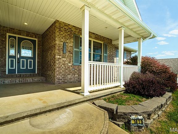 3rd image of 1415 Overland Dr