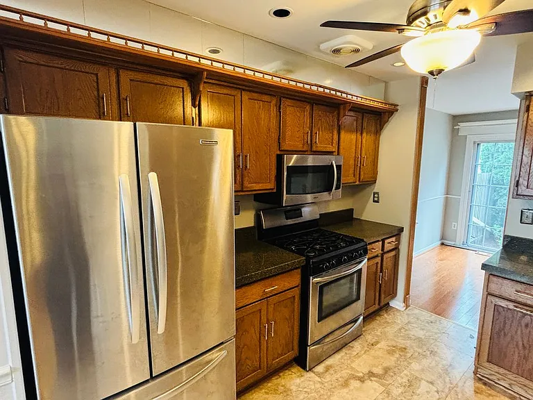 2427 Linksman Ln — Photo 9