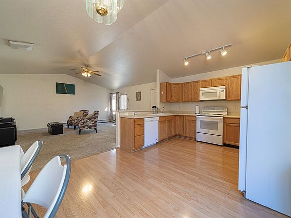 3rd image of 405 Broken Arrow Dr Unit A
