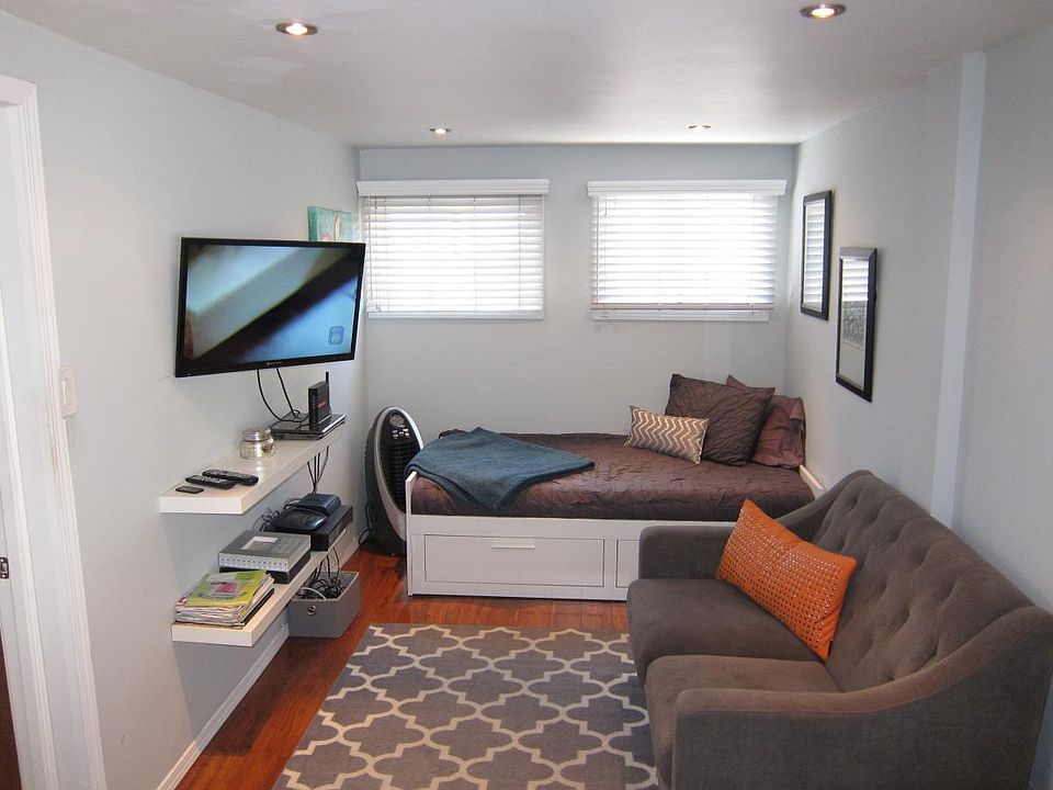 Unit furnished