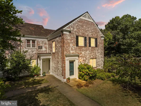 1427 Martha Custis Dr, Alexandria, VA 22302