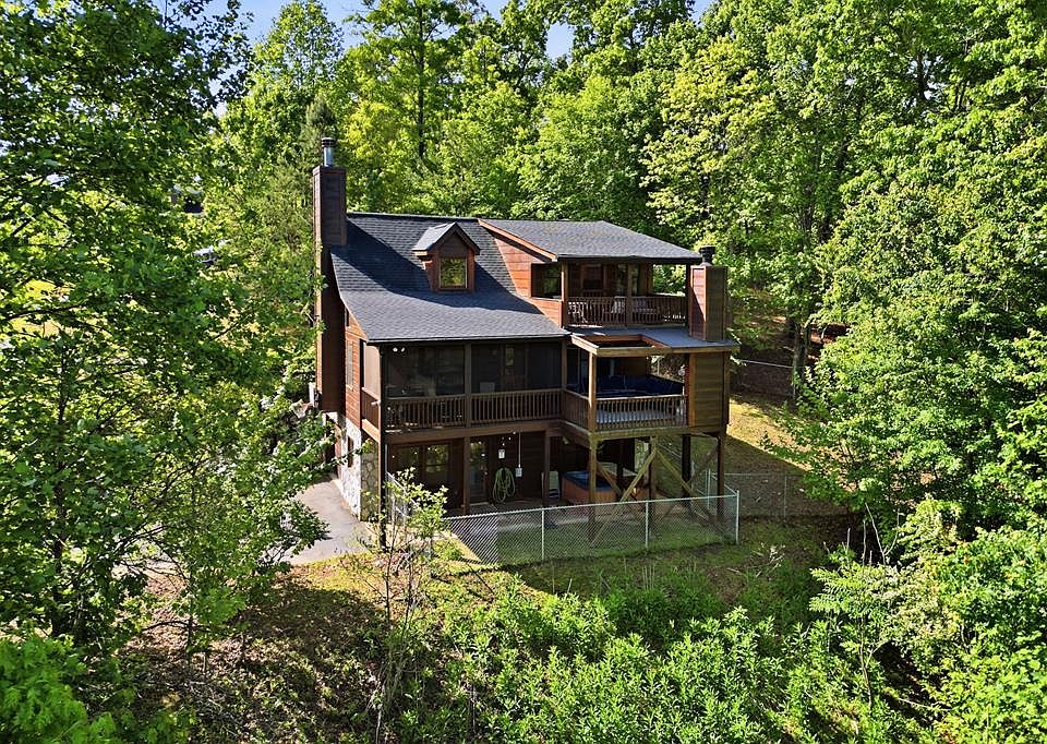 1st image of 303 Pine Forest Loop