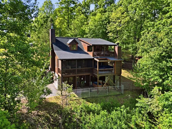303 Pine Forest Loop, Blue Ridge, GA 30513
