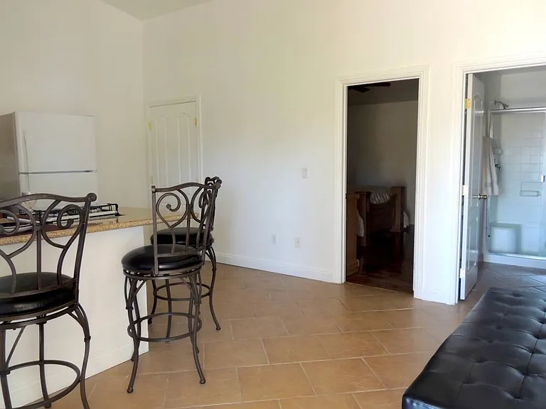 1806 W Oakey Blvd #1 — Photo 2