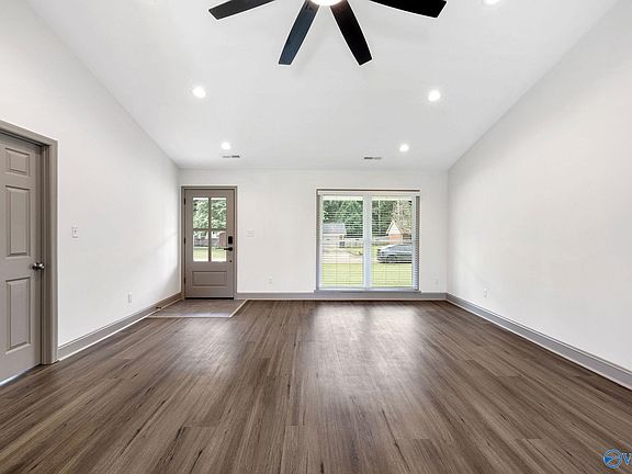 5th image of 182 Barnstable Ct