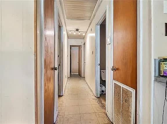 2nd image of 611 Chennault St
