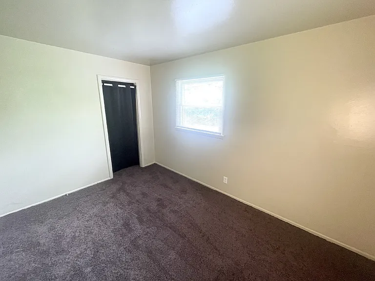 1524 N Chester Ave — Photo 4