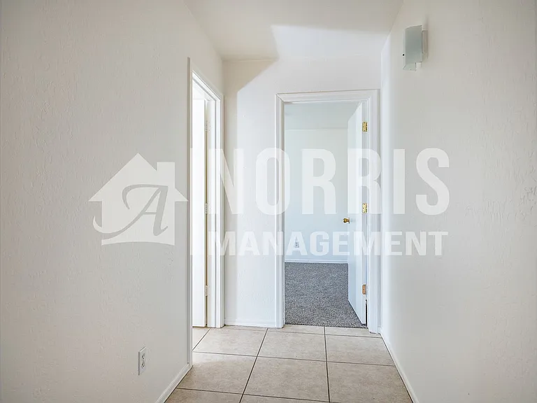 1632 E Cardinal Dr — Photo 29