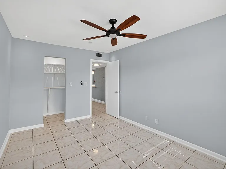 4051 NE 13th Ave #77 — Photo 30