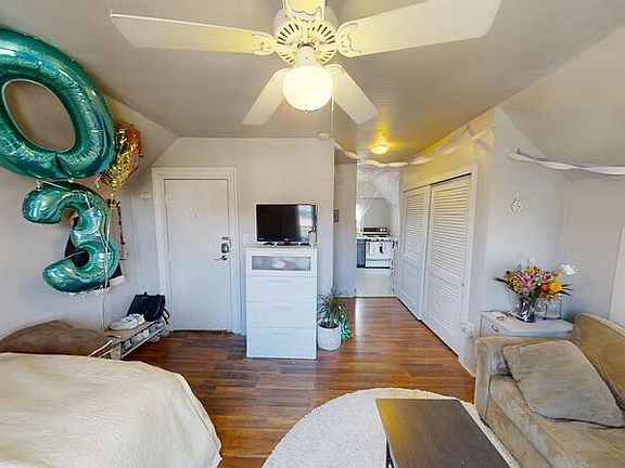 3rd image of 547 Elizabeth St #2