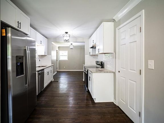5th image of 858 Linda Way