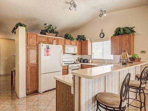 4th image of 1748 W Great Oak Dr