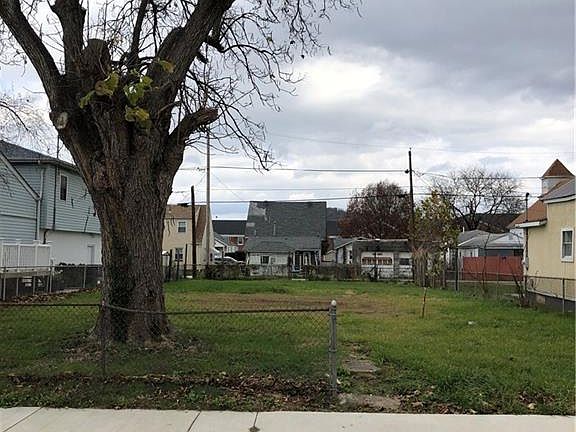 2nd image of 4924 Indiana St