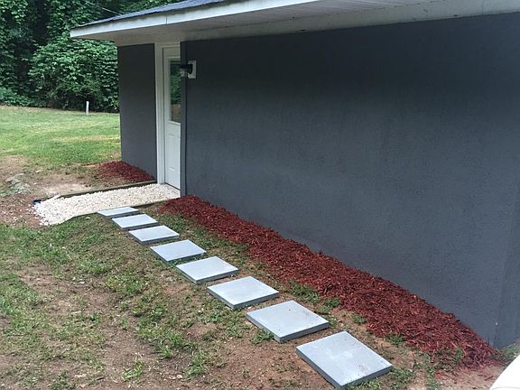 Nice walkway to side door.