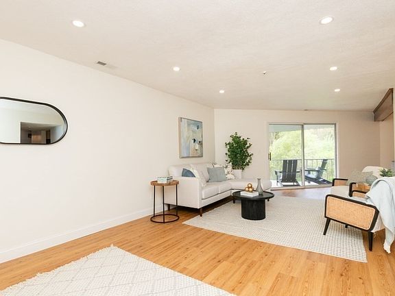 4th image of 16 Jessica Dr APT F