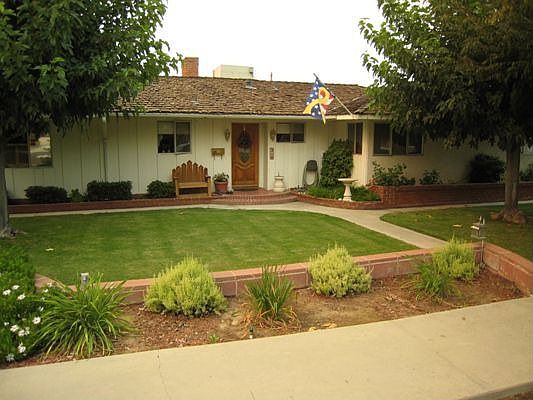 Welcoming home with automatic sprinklers
