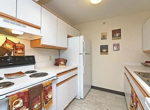 5th image of 1084 E Chicago Blvd APT 23