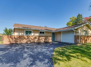 147 Queenswood Rd, Bolingbrook, IL 60440