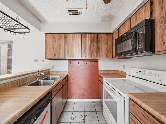 5th image of 12918 Wirevine Ln