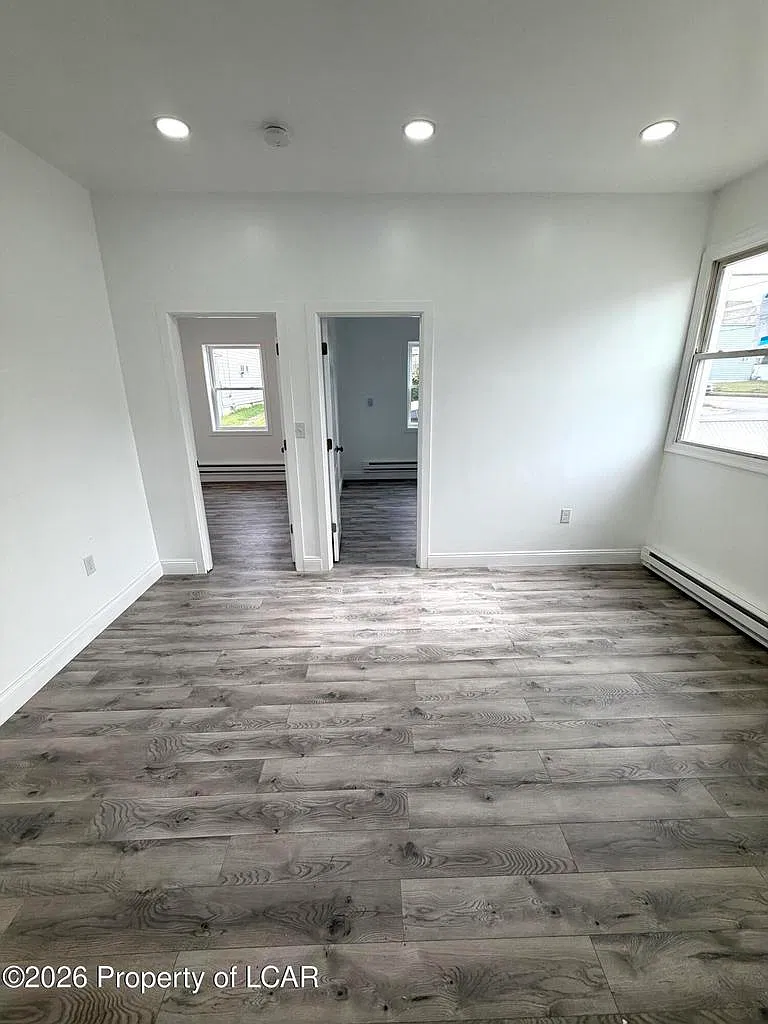 2 bed, 1.5 bath, 1200 sqft, $1,100 — Photo 2