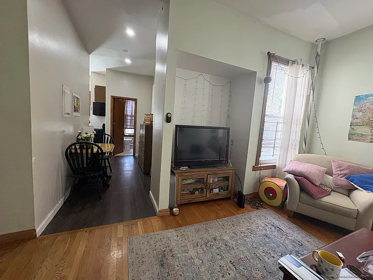 19 Ashford St #1 — Photo 3