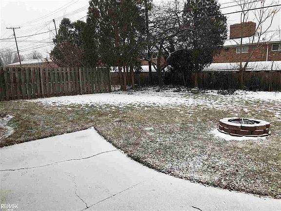 3rd image of 8172 Willesdon Sq