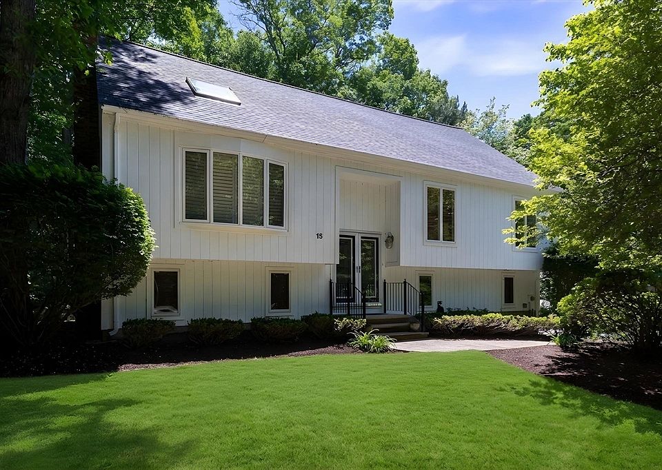 1st image of 15 Pond View Cir