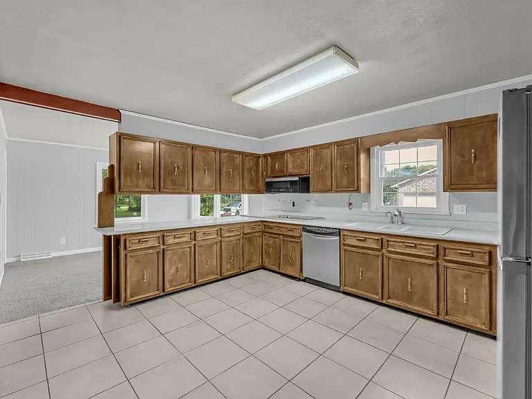 359 Meadow Ln — Photo 22