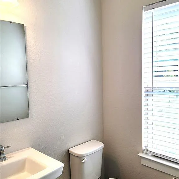 217 Victory Pl — Photo 4