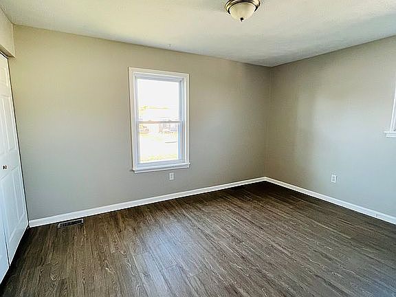 5th image of 104 Birch Dr