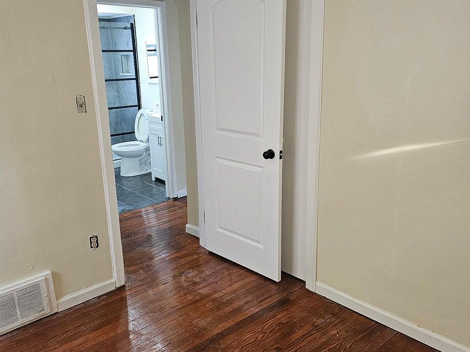 2nd image of 34290 Richard St