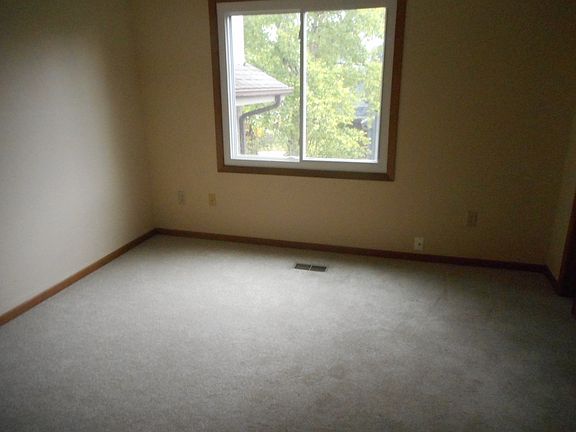 2nd image of 549 Kensington Dr