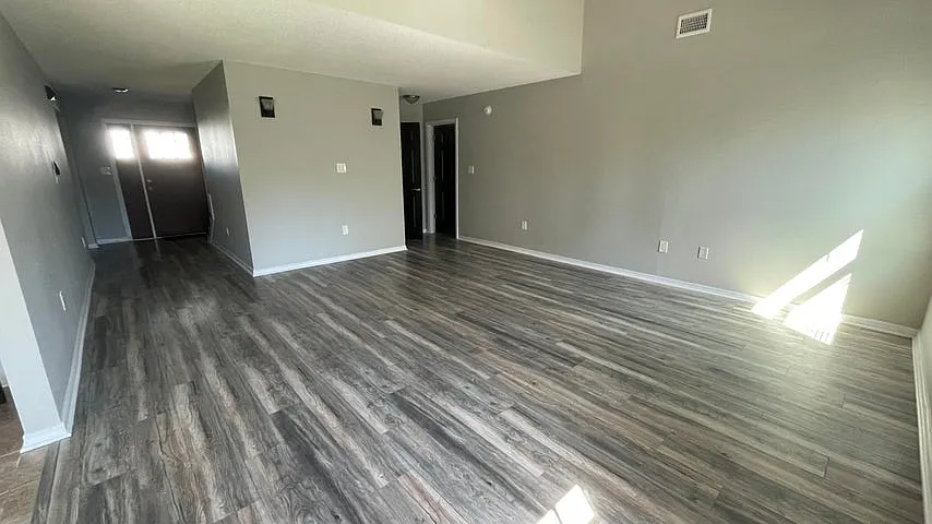 4 bed, 2.5 bath, 1932 sqft, $2,350 — Photo 3