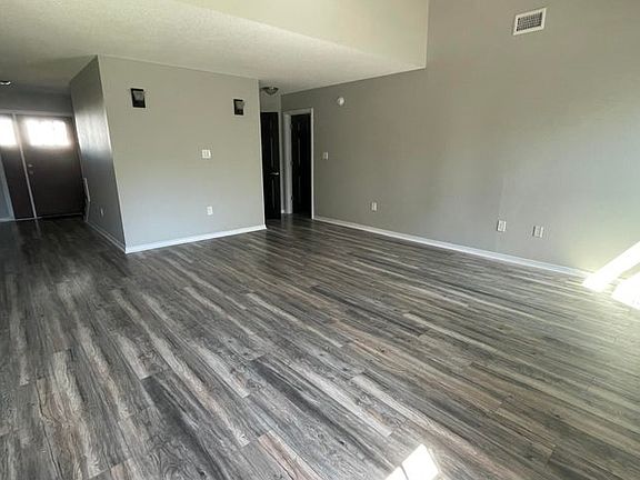 3rd image of 463 Sandy Ridge Cir