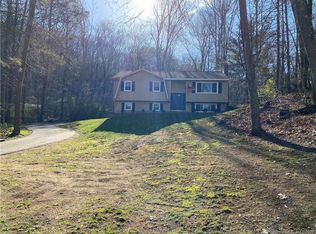 89 Lakeview Dr, Preston, CT 06365