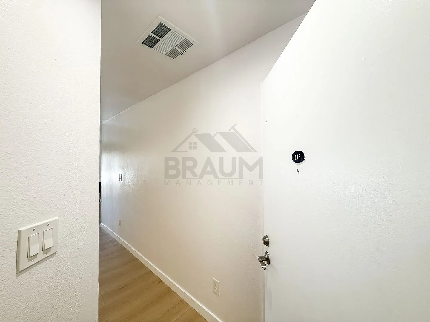 7323 WINNETKA — Photo 3