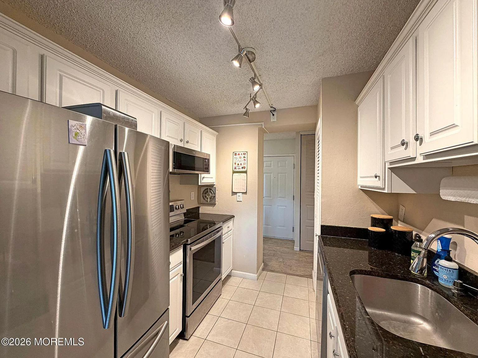 1 bed, 910 sqft, $2,600 — Photo 3