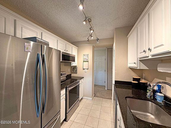 3rd image of 1000 River Rd APT 3F