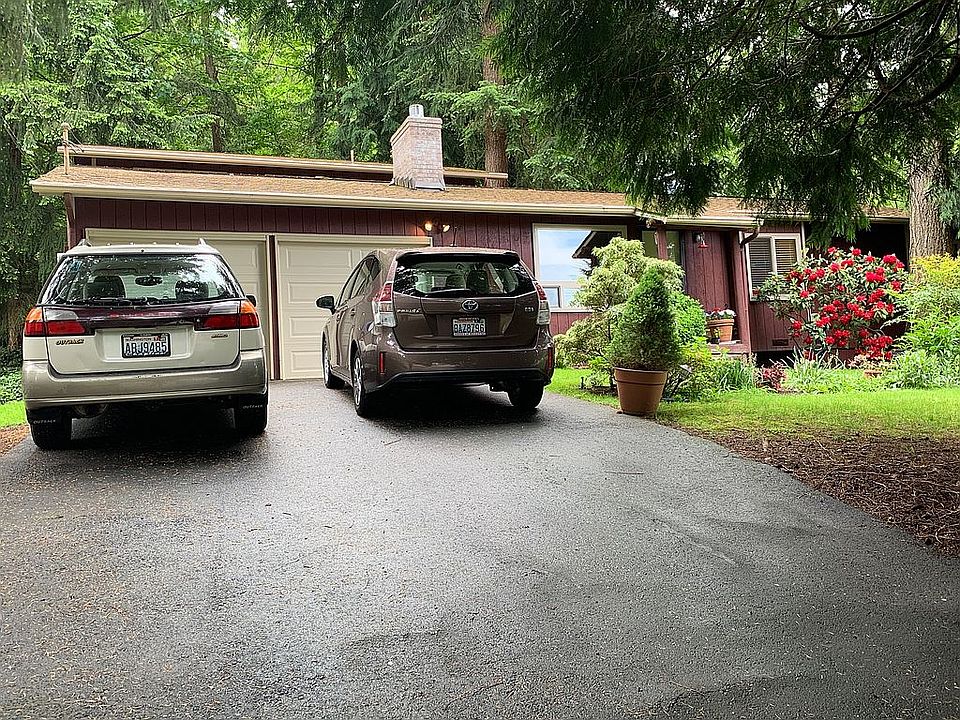 Driveway  4-6 parking spaces