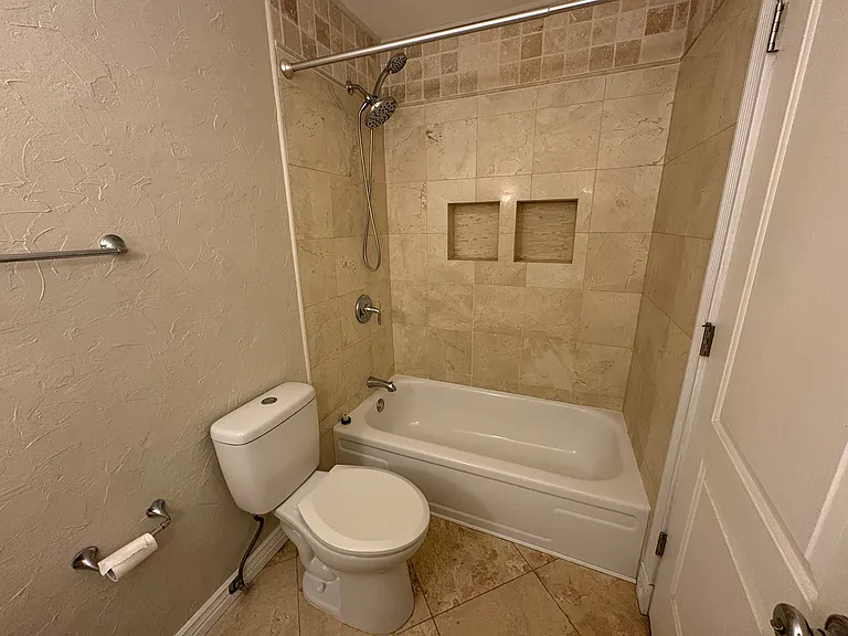 213 W 22nd Ave #302 — Photo 15